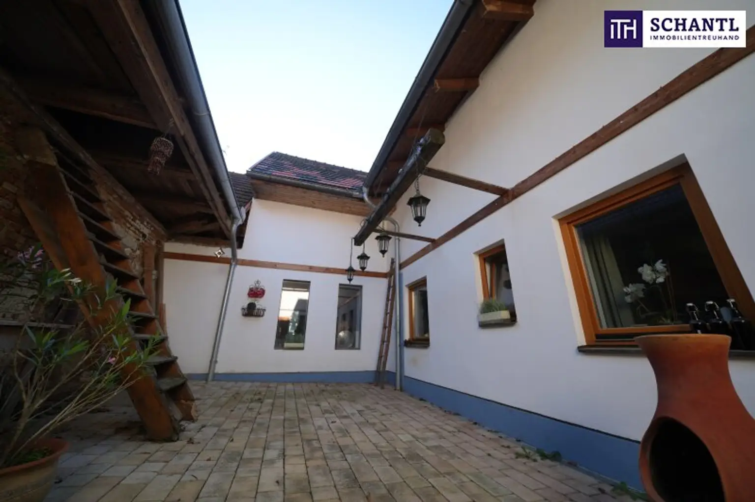 SENSATIONELLES JUWEL! Exklusiver Vierkanthof im Thermenland Steiermark – Wohnen, Reiten & Leben mit Pool und Natur!