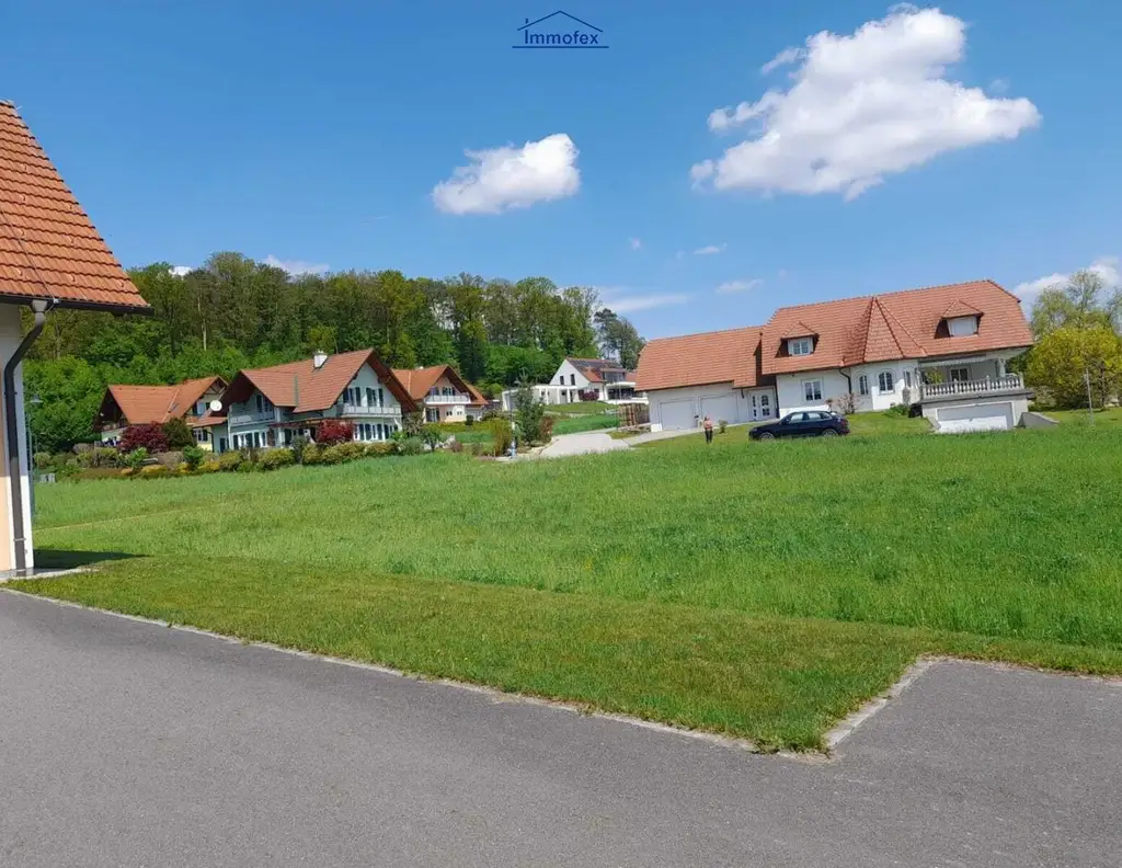 Sonniges, ebenes Baugrundstück in schöner Wohnlage