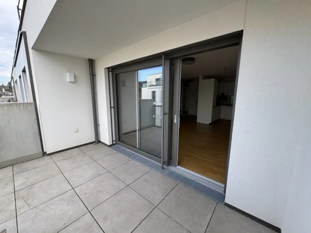 Balkonwohnung in Grünruhelage- Schwimmbad und Sauna im Haus. PROVISIONSFREI