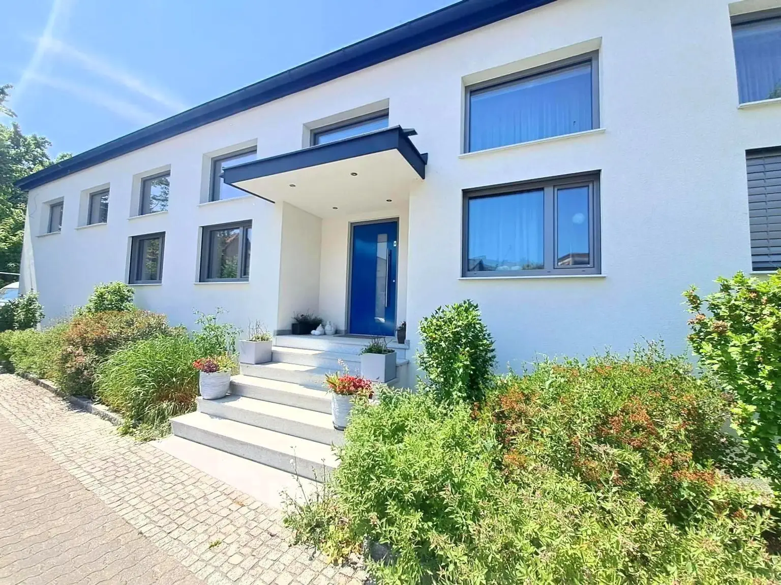 Eigentumswohnung mit Terrasse, Sauna, Whirlpool und 2 Kfz-Stellplätzen