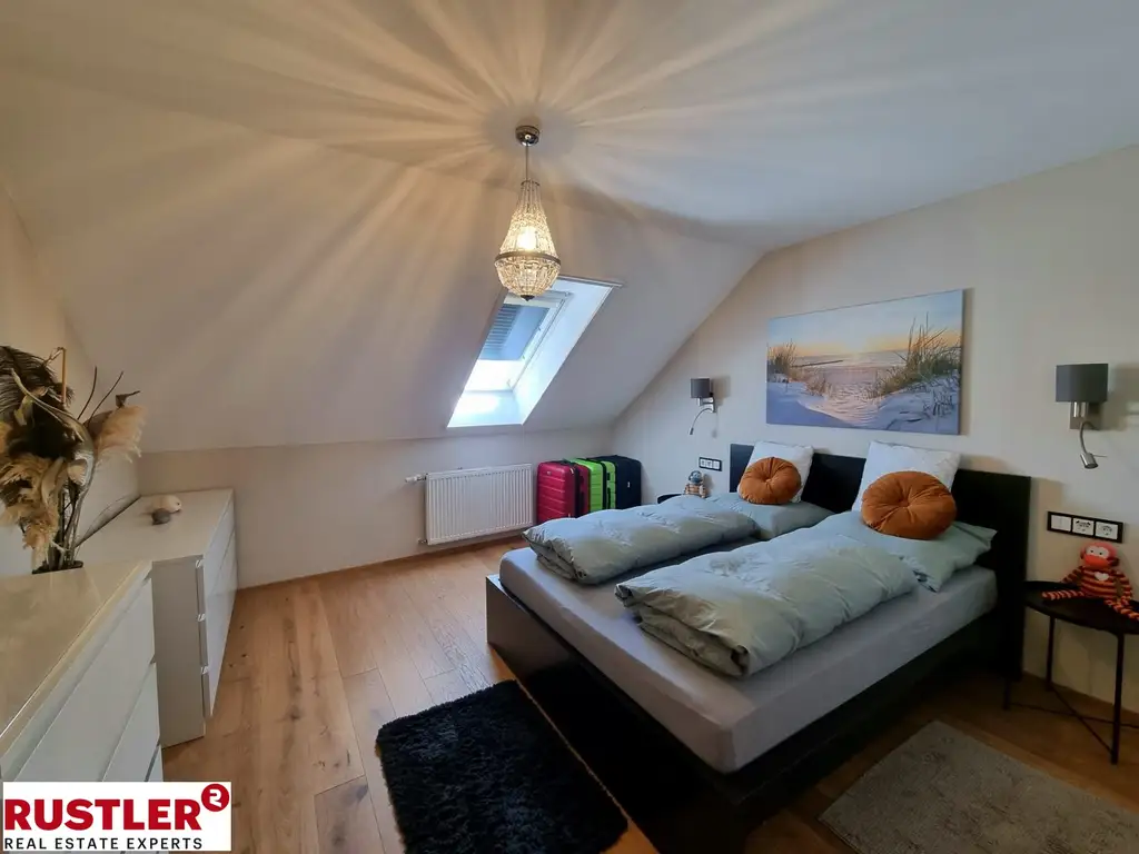 Großzügiges Einfamilienhaus mit separater Wohneinheit  & Pool