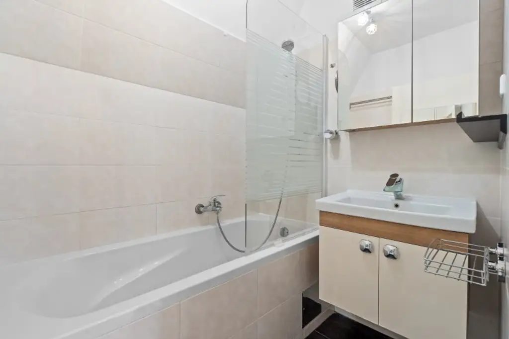 Helle, ruhige 2-Zimmer-Wohnung mit Terrasse in 1160 Wien!