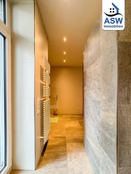 Perfekte Lage!! Top-moderne Altbauwohnung mit Balkon und Sauna in der Hauptstraße