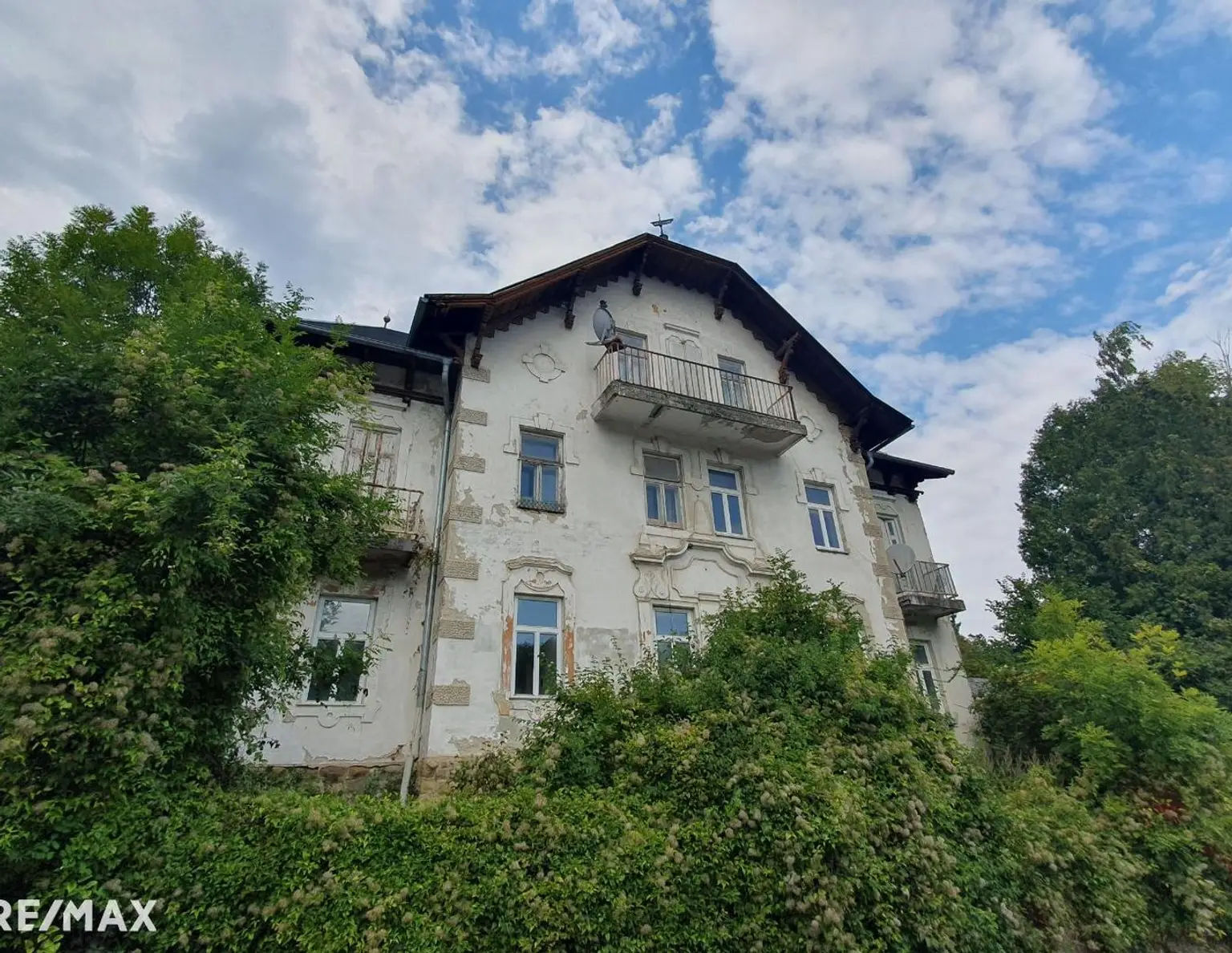 Charmante Villa mit großem Grundstück und Sanierungspotenzial in Unterkirchbach
