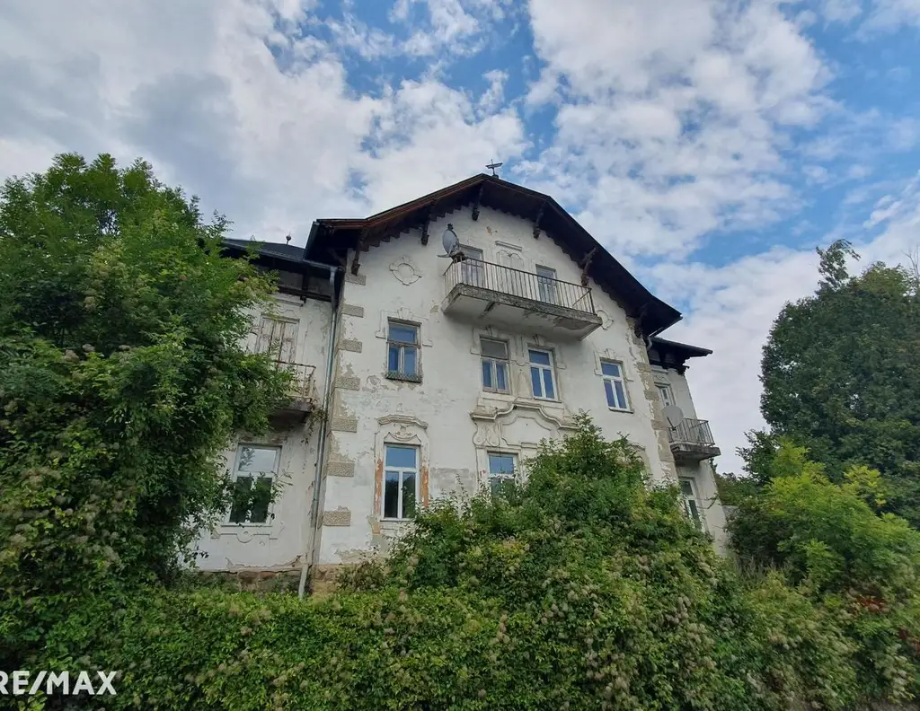 Charmante Villa mit großem Grundstück und Sanierungspotenzial in Unterkirchbach