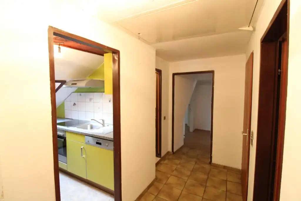 WAIDMANNSDORF  -  Sanierungsbedürftiges Haus in Aussichtslage!