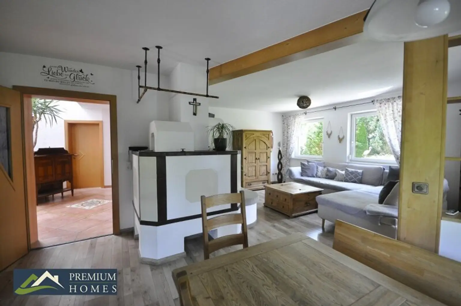 BREITENBACH am Inn - Großzügiges Einfamilienwohnhaus mit Terrasse, Balkon, Keller, Garage, zwei Carports, Garten, Gartenhaus, Geräte- und Holzschuppen