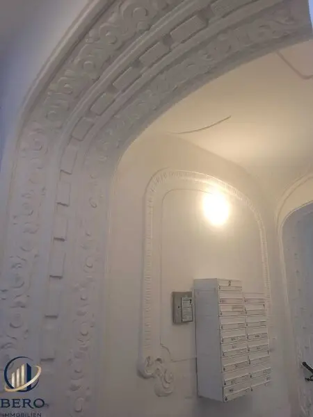"Diese 5 Zimmer-Altbauwohnung mit sonniger Terrasse wartet genau auf SIE"