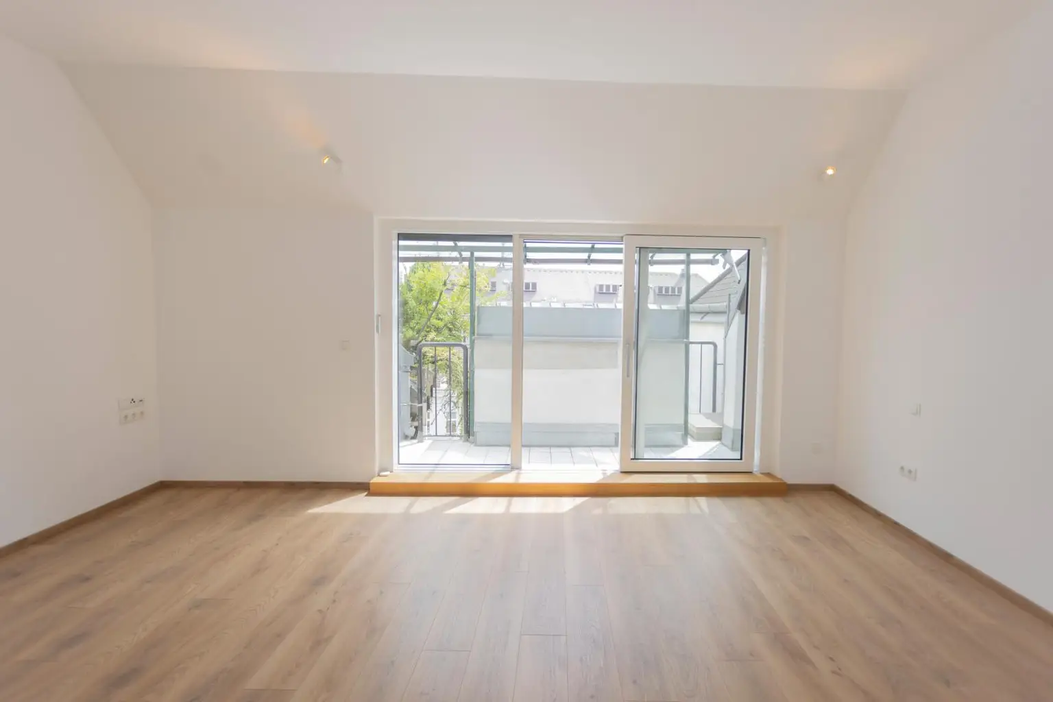 Exklusive Dachgeschoss-Maisonette mit 360° Wienblick und drei Terrassen - 1100 Wien