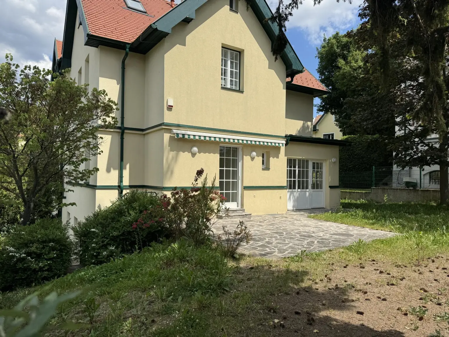 Charmante Alt-Patrizier Villa 3 Schlafzimmer, 4 Bäder + Wohnkeller // Charming old patrician villa, 3 bedrooms, 4 bathrooms + basement living area //