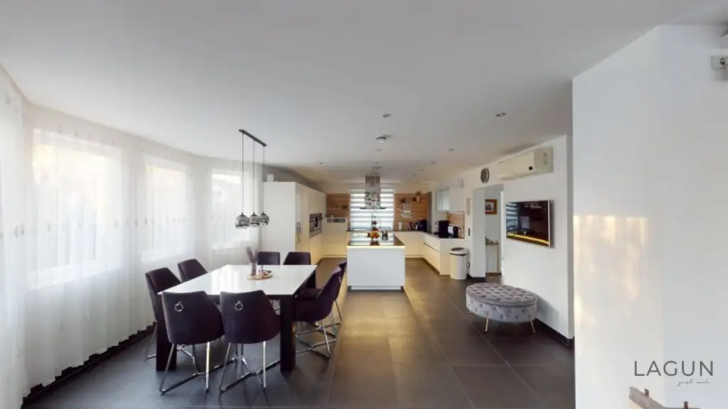 Hochwertiges Luxus-Einfamilienhaus in Maria-Lanzendorf