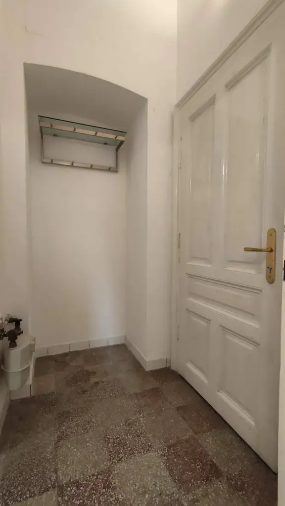 Hofruhelage: nettes Erdgeschoß-Single-Apartment im Herzen der Josefstadt!