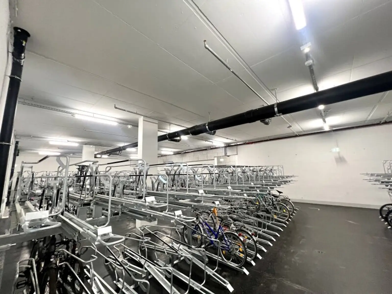 U-Bahn U1 Kagran - Sauna - Loggia - Fitnessraum - Deckenkühlung - Pool am Dach