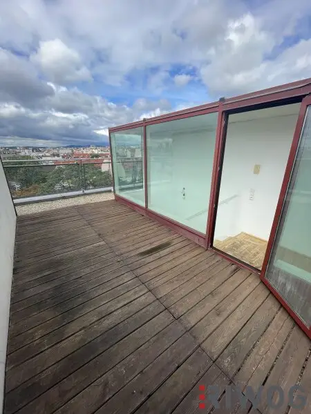 **ZENTRALE DACHGESCHOSSWOHNUNG INKL. TERRASSE**INNENHOFLAGE**2 ZIMMER**EINBAUKÜCHE**ecke Naschmarkt
