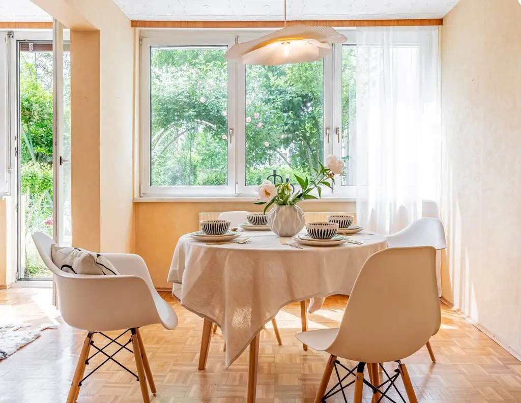LEONDING: CHARMANTES REIHENHAUS MIT GARTEN, DACHTERRASSE, POOL UND 2 GARAGEN