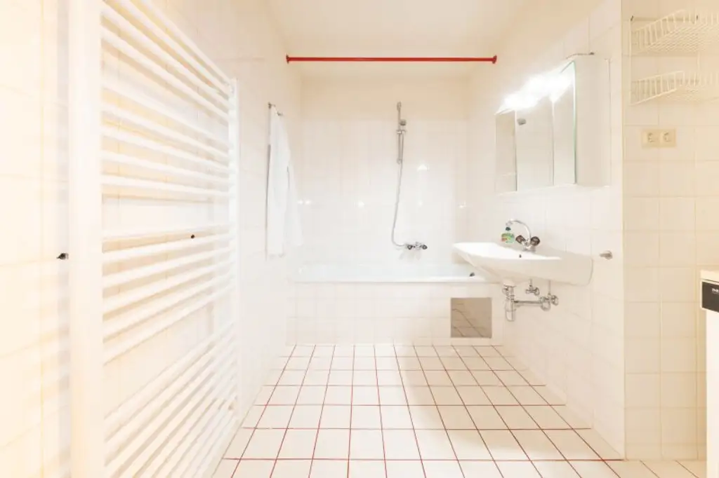 Lichtdurchflutete 2-Zimmer-Wohnung mit Potenzial in ruhiger Stadtlage