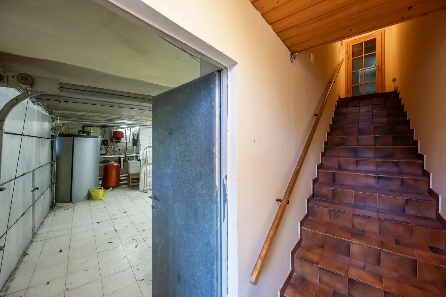 Garage und Treppenlauf