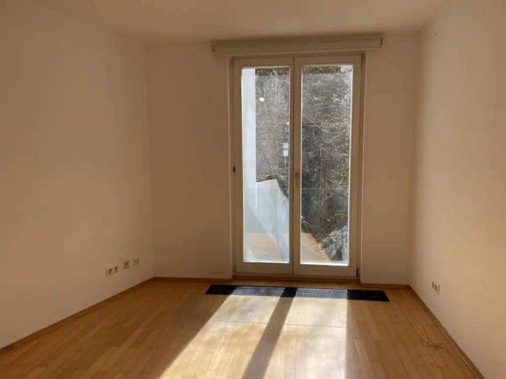 3 Zimmer Wohnung mit Gemeinschaftsdachterrasse direkt beim Karlsplatz!