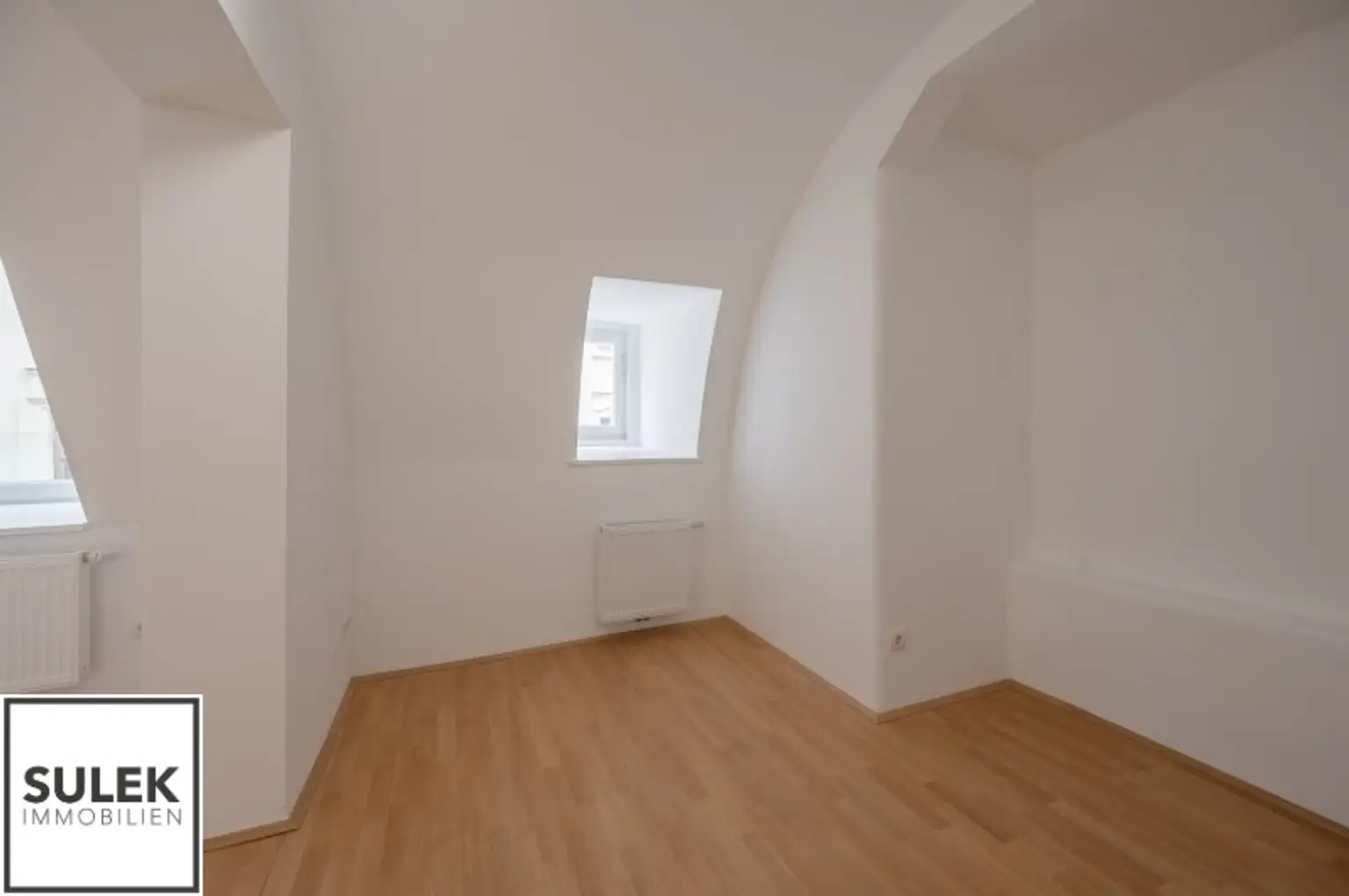 VIDEO-TOUR: traumhafte 3 Zimmer DG-Wohnung mit großem Wohnsalon in Bestlage * mit Blick zum Stephansdom *
