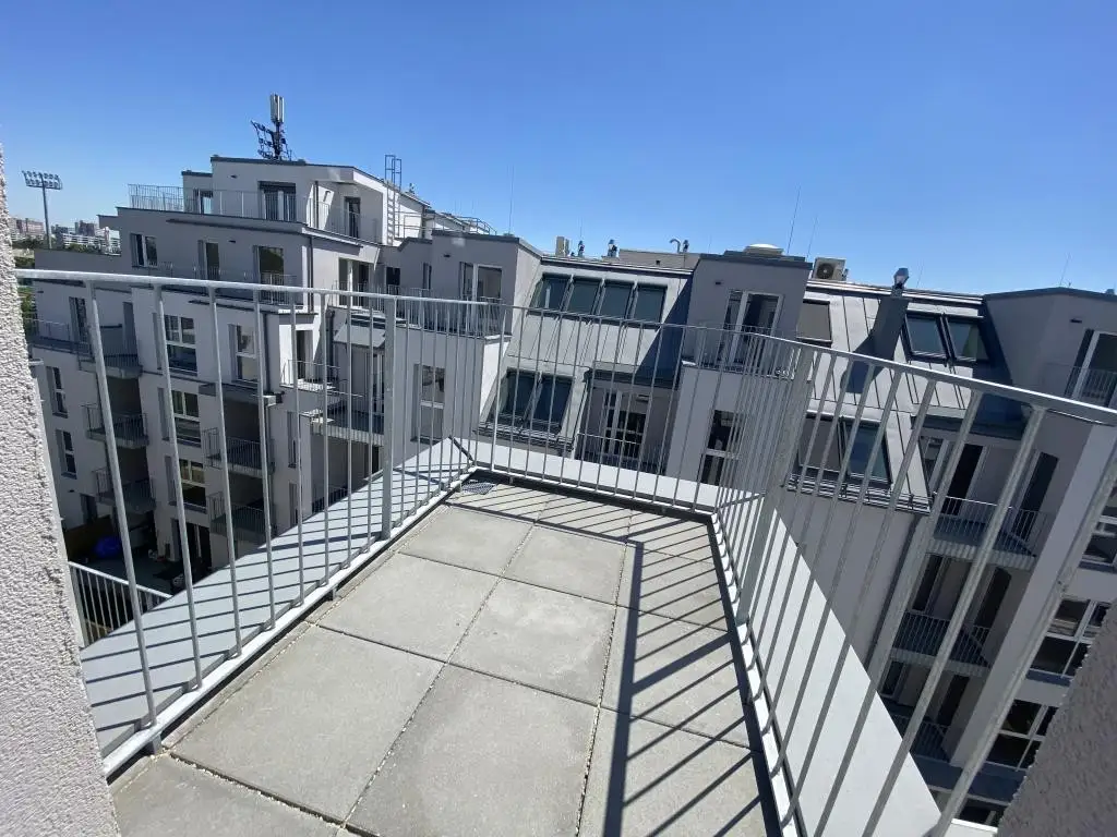 Oberstes Stockwerk! Klimatisierte DG-Wohnung mit 10m² Terrassenfläche!!!