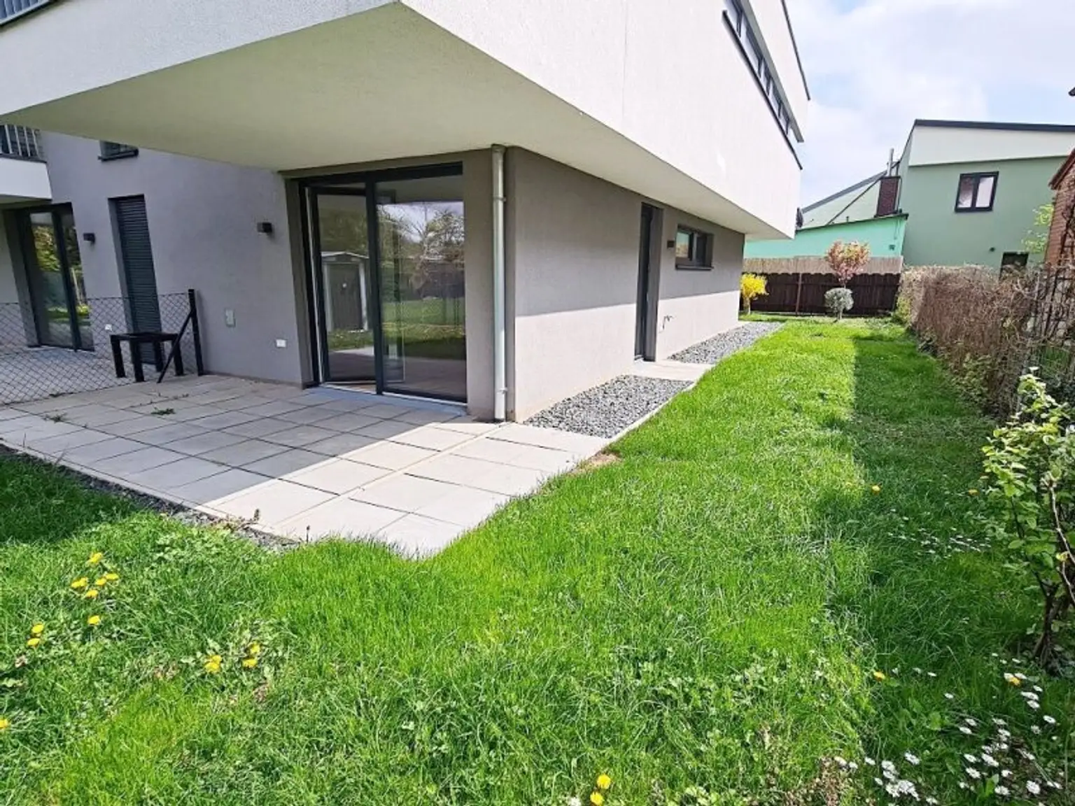 NEUBAU-RENDITEOBJEKT IM GRÜNEN, freier Mietzins, 10 Wohneinheiten mit Freiflächen, 5 Stellplätze, 748 m2 Grundstück, Aspern, U2-Nähe