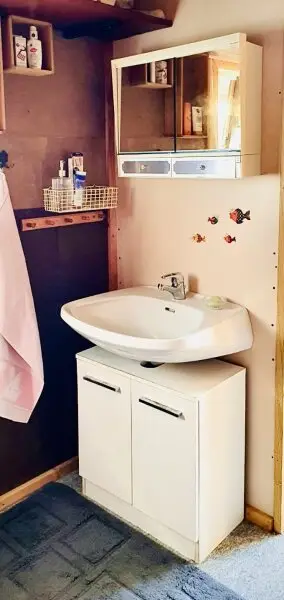 PRIVATSPHÄRE und FLIESSWASSER - FLACHDACHHÜTTE IN DER RUSTER BUCHT AUF PACHTGRUND ZU KAUFEN