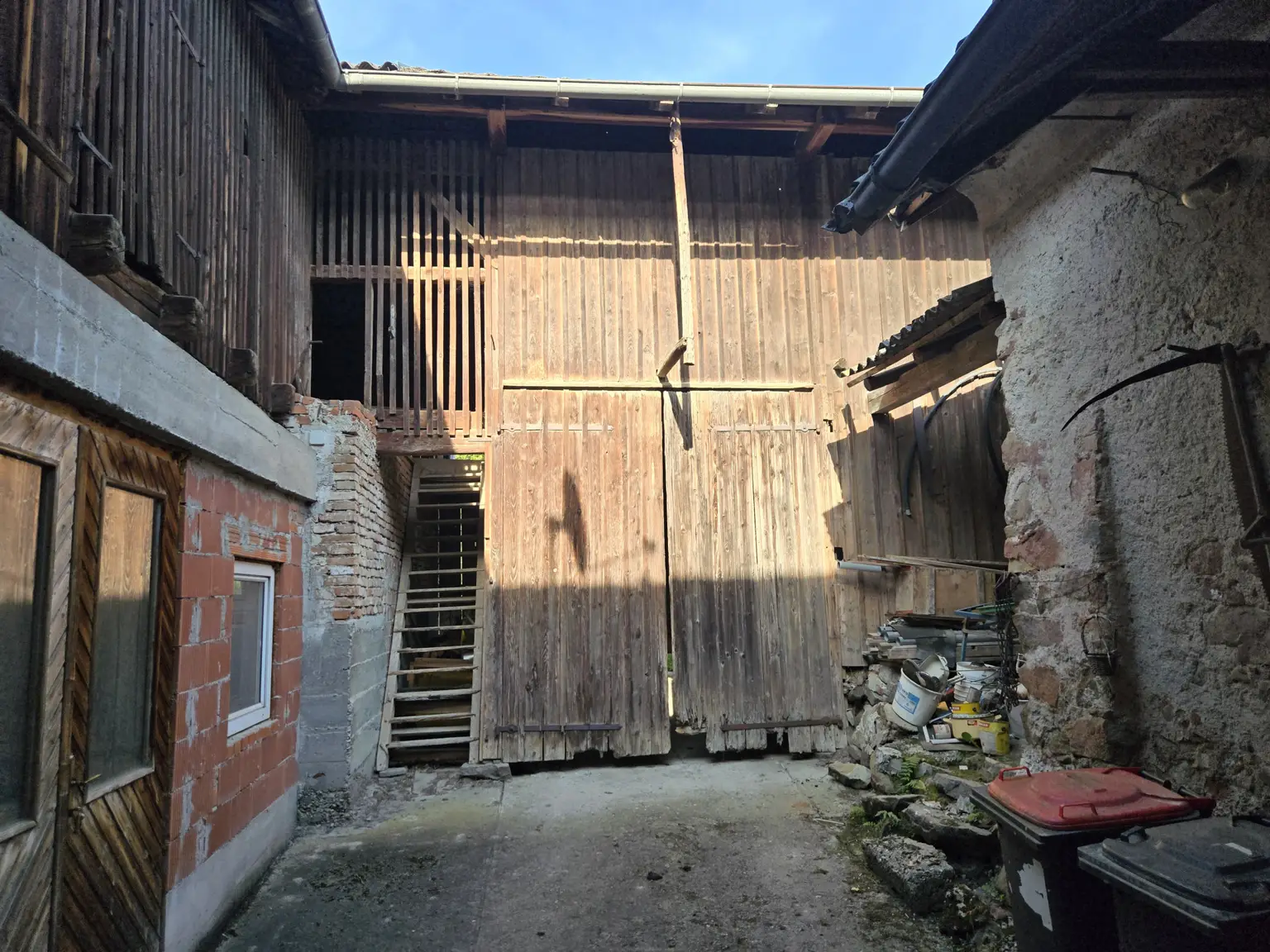 Innenhof mit Stadltor