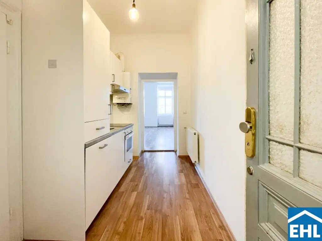 In U-Bahn-Nähe: Singlewohnung in wunderschönem Altbau