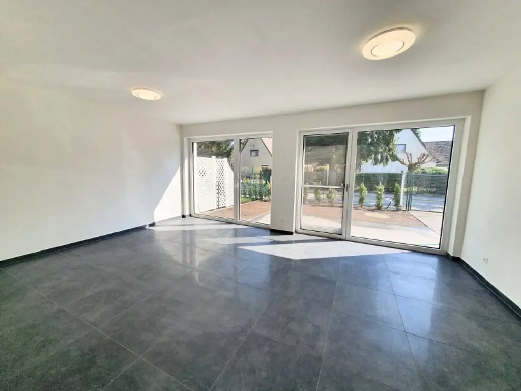 MODERNE DOPPELHAUSHÄLFTE IM NORDEN VON WIEN NÄHE U1 LEOPOLDAU.