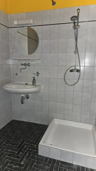 Traumhafter Grün-/Fernblick: 1-Zimmer-Wohnung mit Balkon - 4.Liftstock