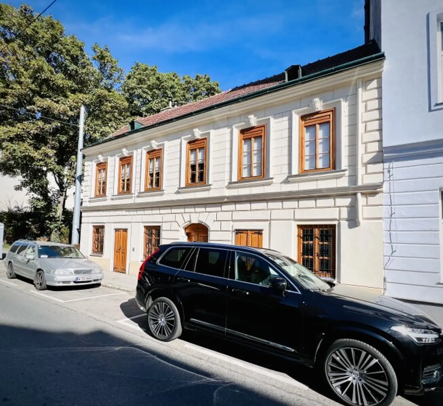 Wiener Stadthaus bei Schönbrunn – Airbnb-Nutzung & attraktives Entwicklungspotenzial mit Baubewilligung