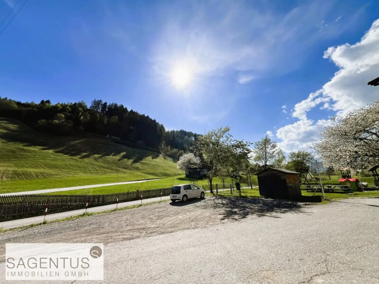 TRAUMLAGE: Sonniges Baugrundstück nahe Innsbruck im GRÜNEN - PERFEKT für die ganze FAMILIE!