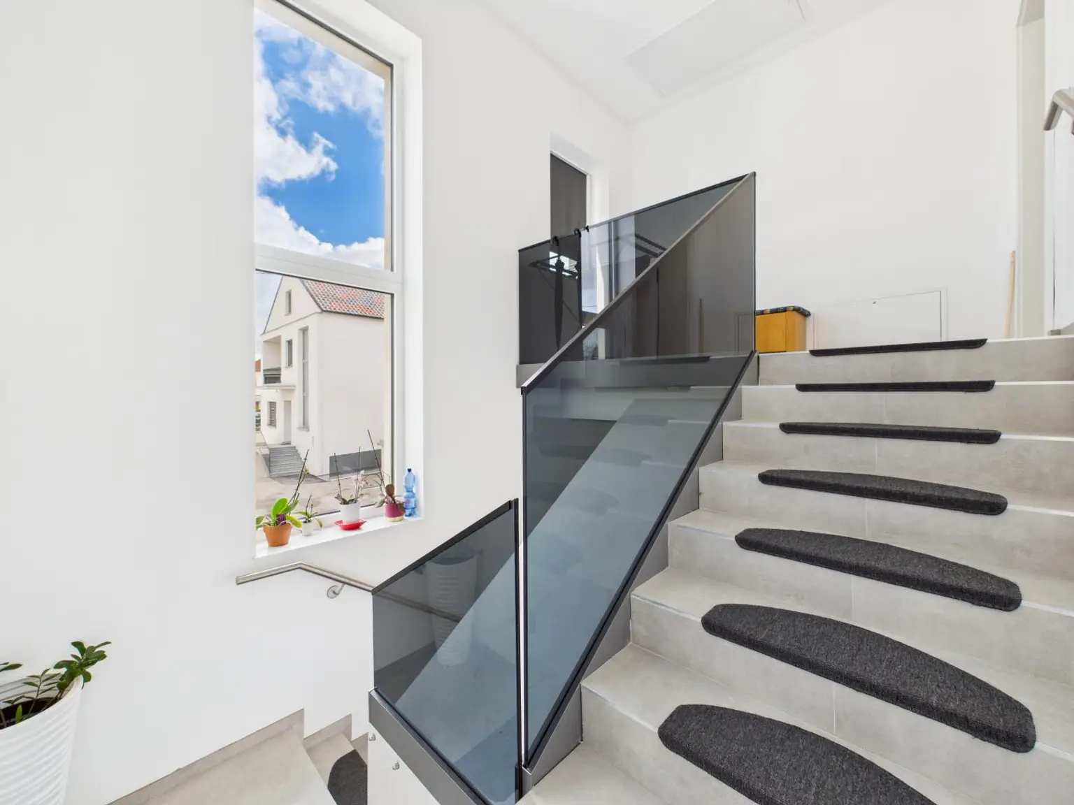 Kernsaniertes Anlageobjekt mit großzügigen Büroflächen und Wohneinheiten in 4050 Traun