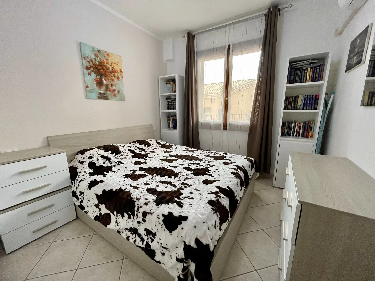 Sardinien: Sonnige 3-Zimmer‑Wohnung mit Terrasse & Bergblick - nur 7 km zum Meer