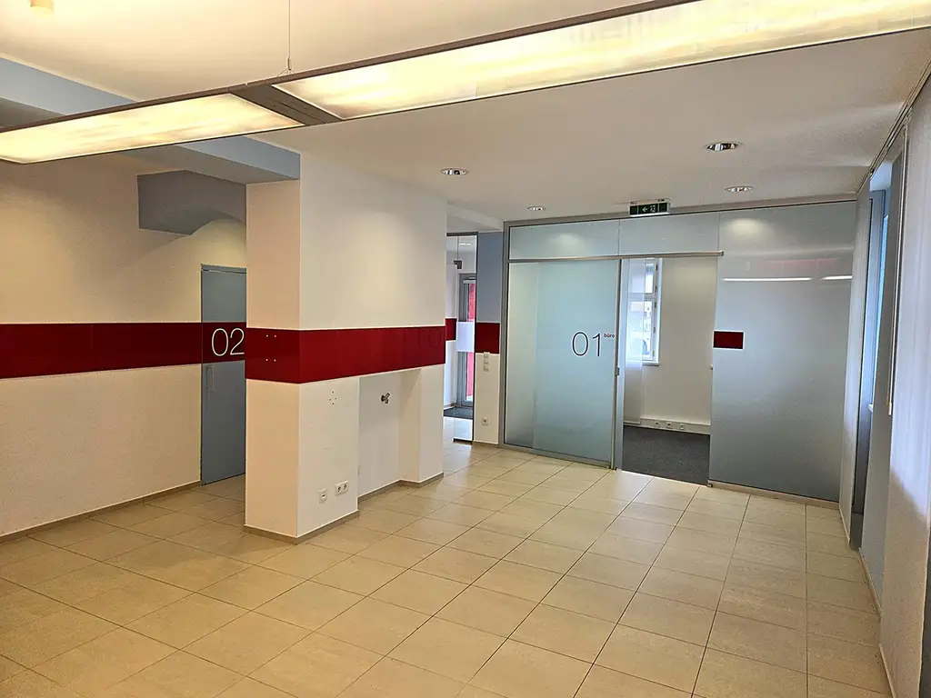 Freundliche Geschäftsräumlichkeit, Büro, Ordination oder Kanzlei im Erdgeschoss im Zentrum Haag zu mieten