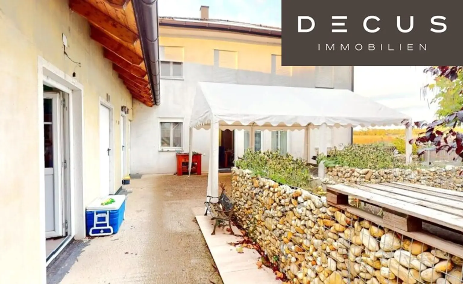 TRAUMHAFTES EINFAMILIENHAUS MIT MIT WOHNKÜCHE, 4 SCHLAFZIMMERN UND GROSSEM GARTEN