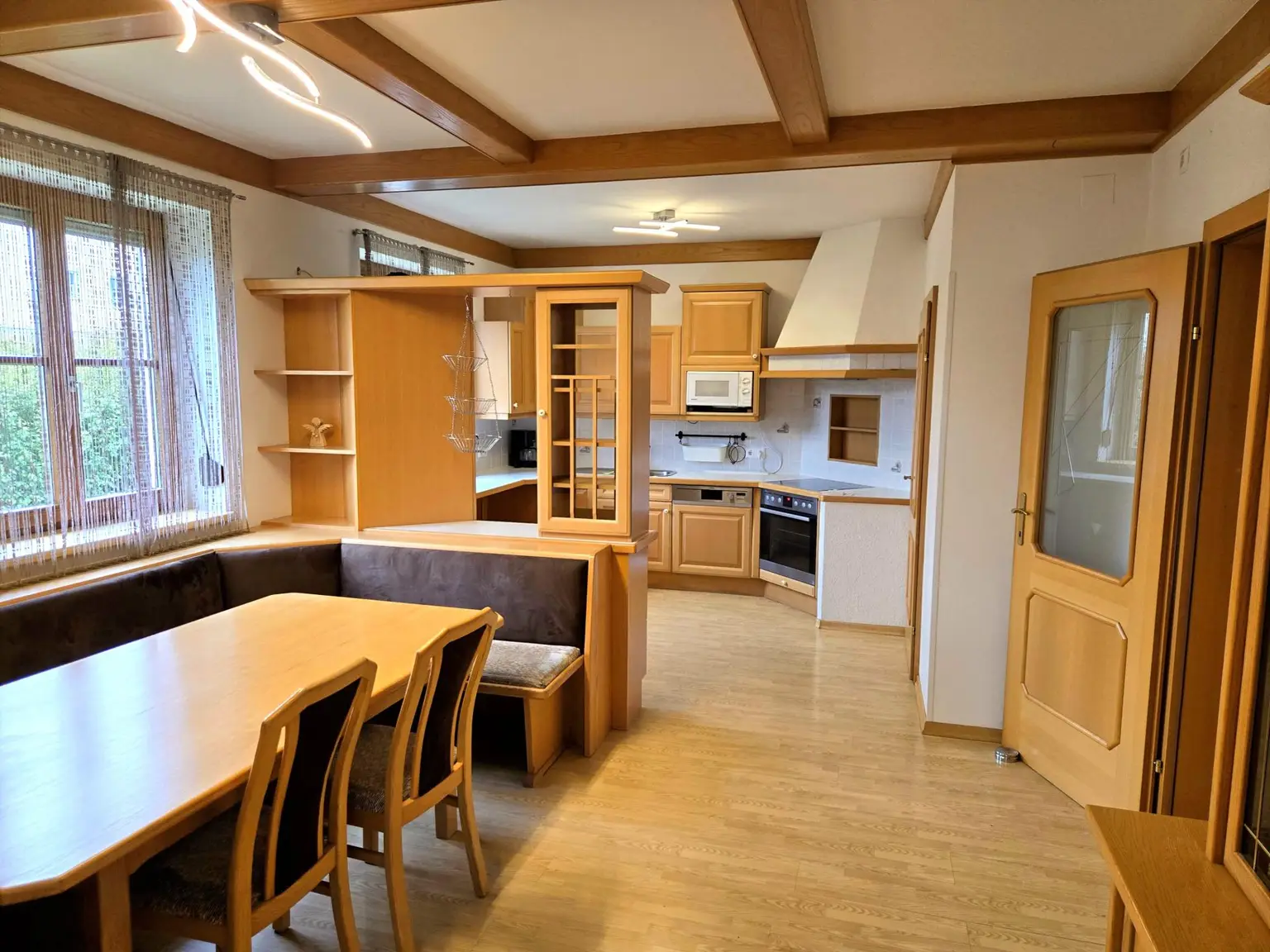 Attraktives Einfamilienhaus mit drei Wohneinheiten im Dachgeschoss – Wohnen & Vermieten unter einem Dach in Ardagger