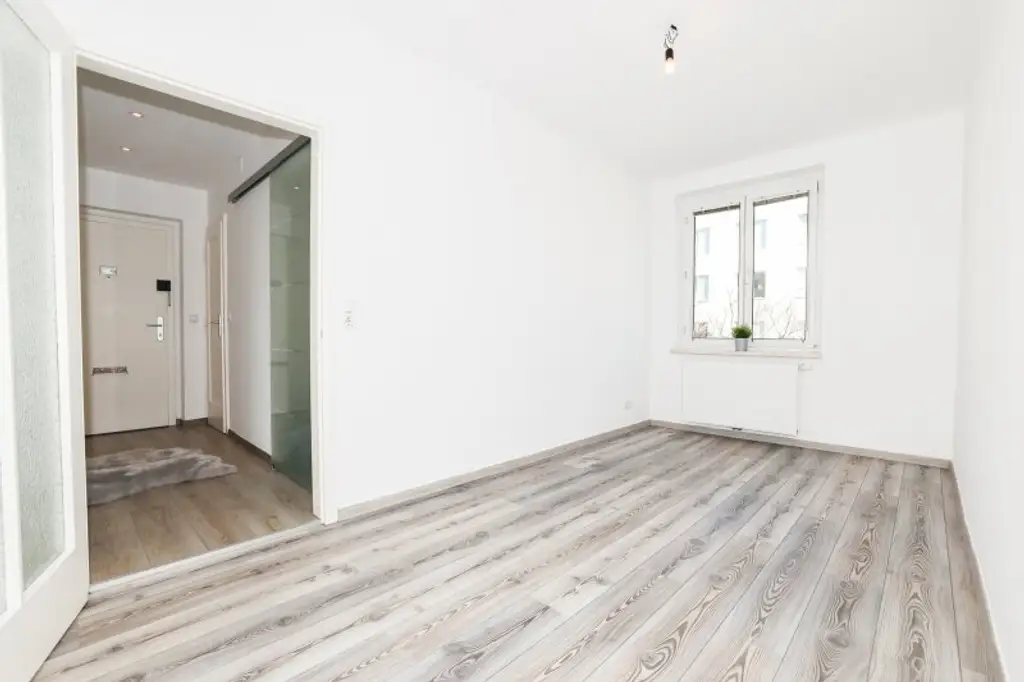 *BALKON* I HAUPTBAHNHOF I WG TAUGLICH I DUSCHE I HAUSTIERE WILLKOMMEN I AB SOFORT I 4. STOCK MIT LIFT I MODERN SANIERT I PROJEKT WOHNEN I