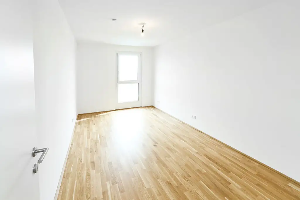 AB JUNI: HELLER HOFSEITIGER 2 ZIMMER TRAUM: GEKÜHLTE NEUBAUWOHNUNG MIT FREIFLÄCHE