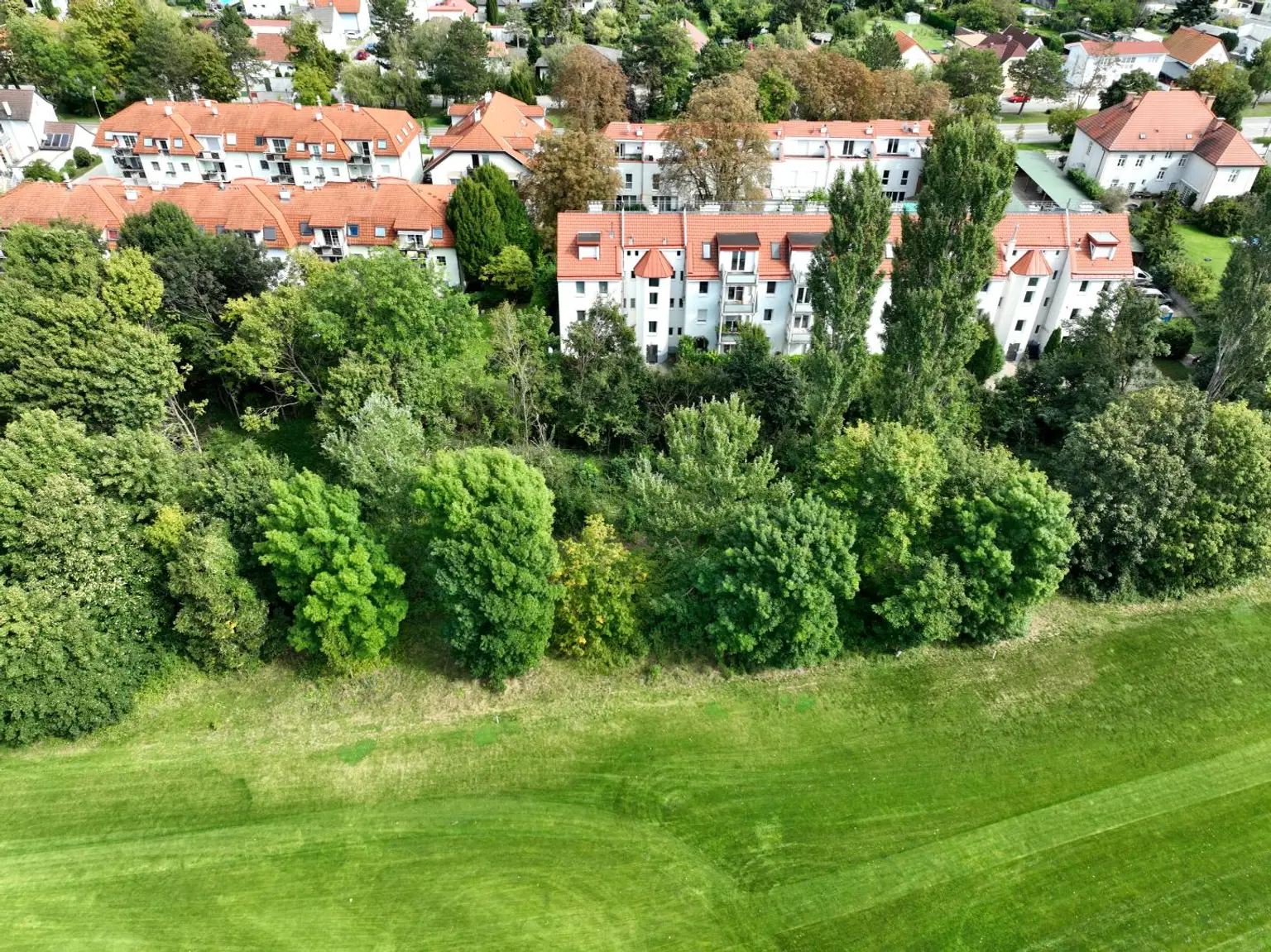 Einziehen und wohlfühlen! Moderne 2-Zimmerwohnung in Grün- und Ruhelage mit Terrasse und Eigengarten – Carport inklusive!