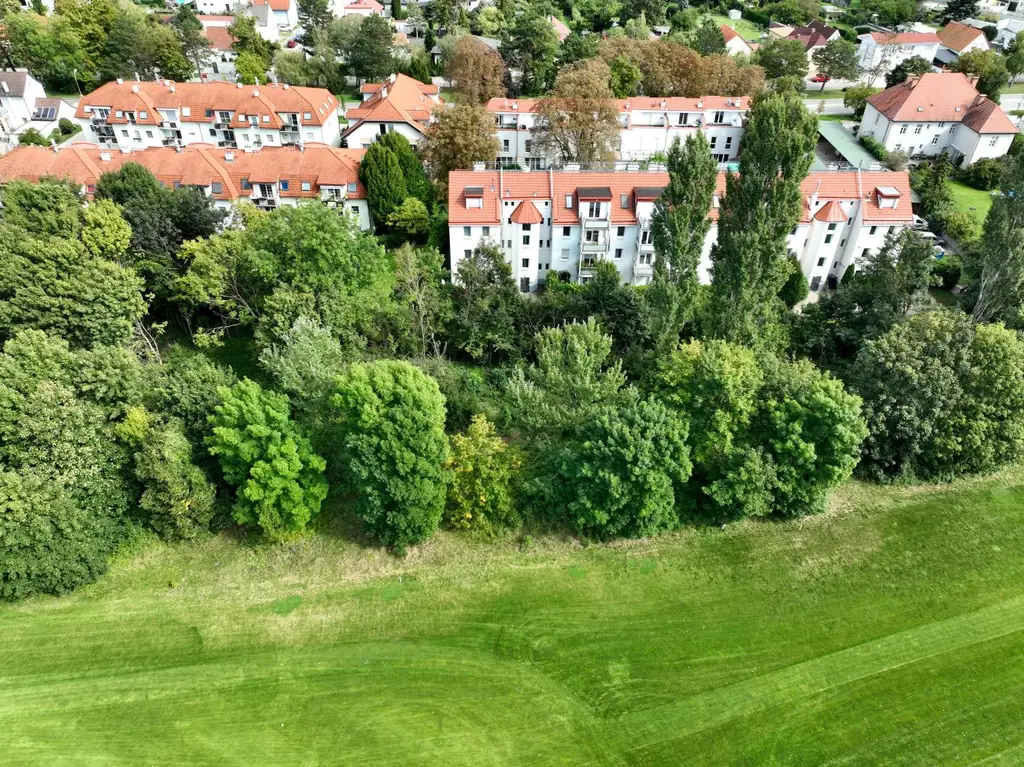 Einziehen und wohlfühlen! Moderne 2-Zimmerwohnung in Grün- und Ruhelage mit Terrasse und Eigengarten – Carport inklusive!
