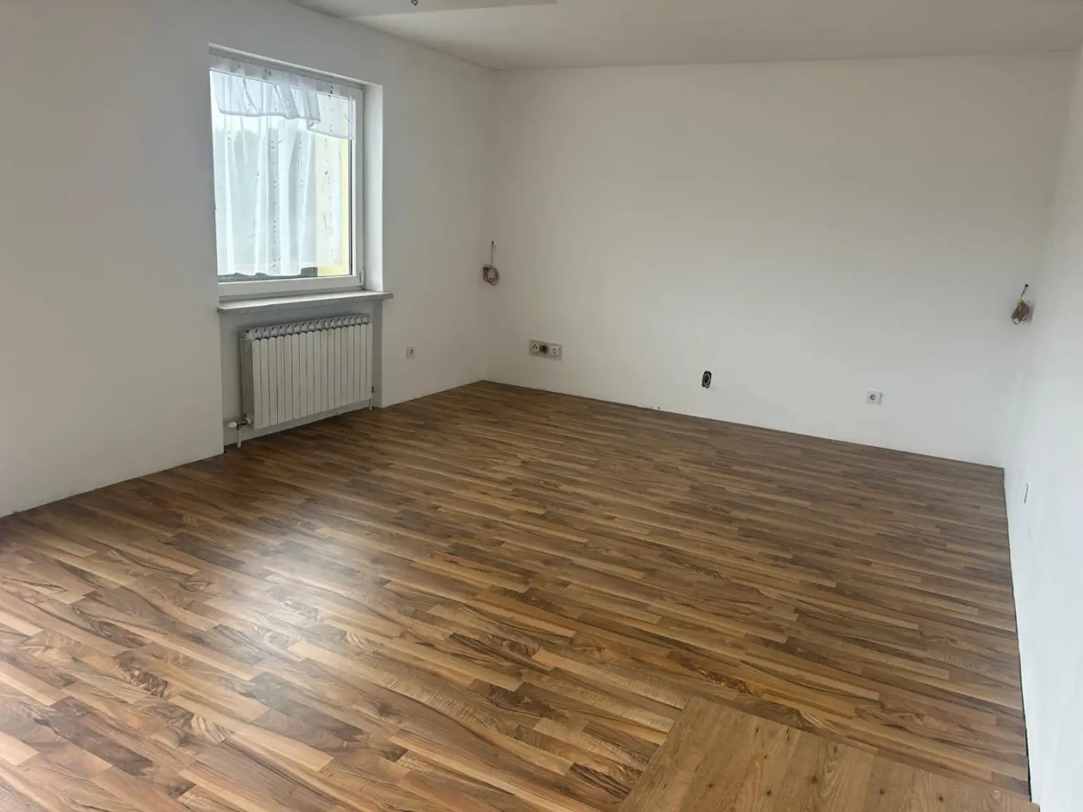 2 Familienhaus mit Pool und Outdoorküche/Poolhaus - Garage für 3 Autos -SOFORT VERFÜGBAR-DACHBODEN AUSBAUBAR