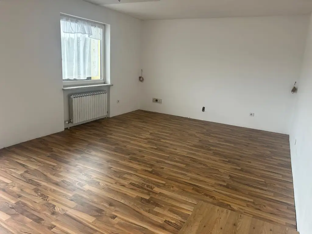 2 Familienhaus mit Pool und Outdoorküche/Poolhaus - Garage für 3 Autos -SOFORT VERFÜGBAR-DACHBODEN AUSBAUBAR