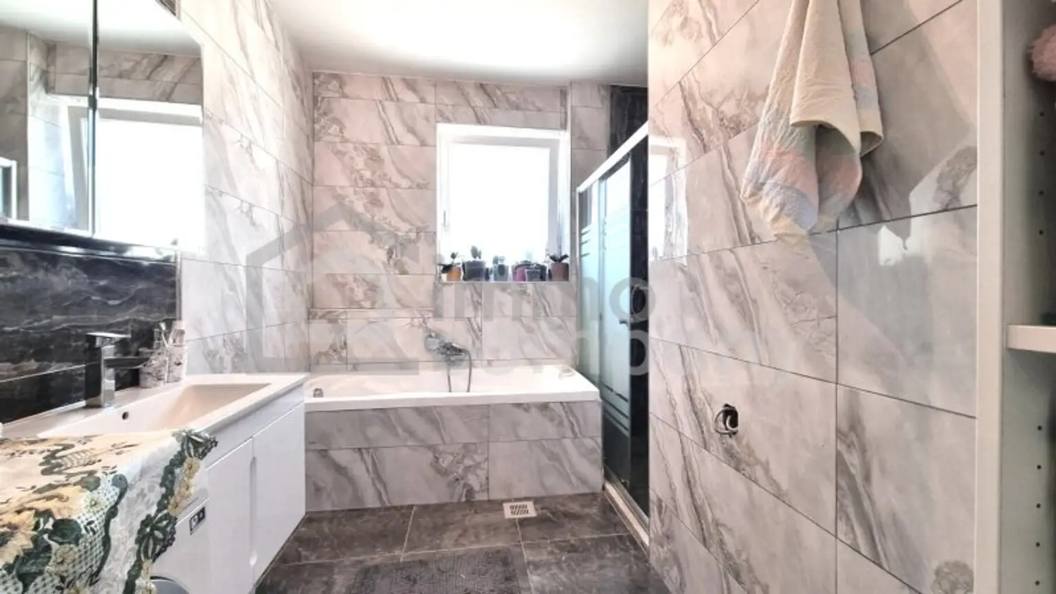 WIE NEU!! Komplett saniertes Einfamilienhaus mit Charme und viel Platz