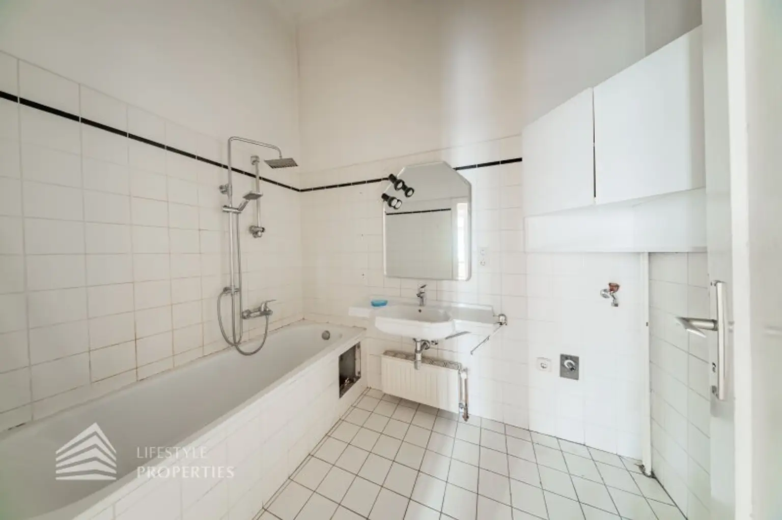 Helle 4-Zimmer Wohnung, Nähe Kutschkermarkt