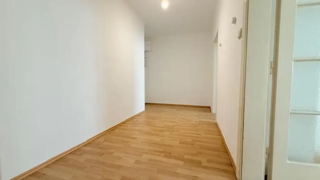 Top Lage an Grenze zum 1. Bezirk. 2 -Zimmer Neubauwohnung mit Stellplatz im Innenhof!