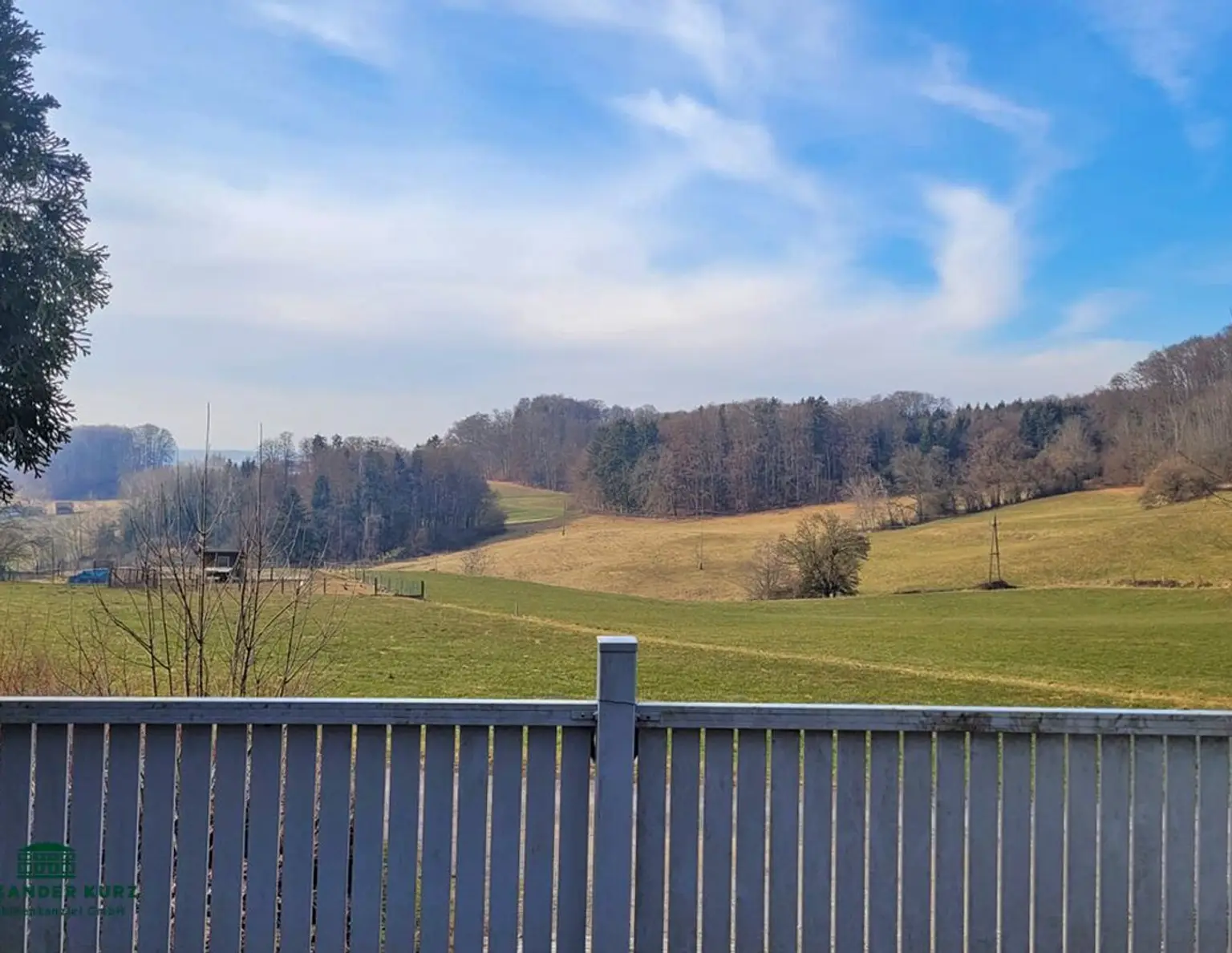 Kleiner Bungalow am Land in bester Aussichtslage, 35 km nördlich von Salzburg