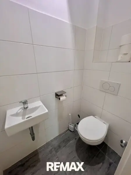 separates WC