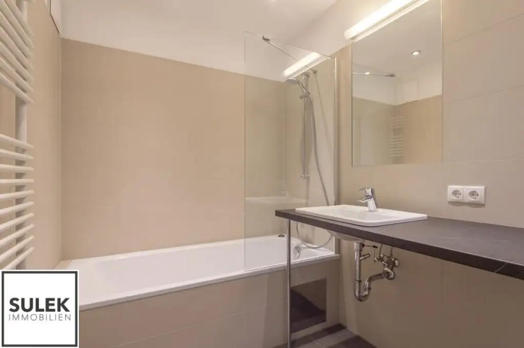 Ab Mitte Dezember  verfügbar ~ moderne 3 Zimmer Neubauwohnung mit Innenhof-Terrasse in beliebter Lage ~ Kaiserstraße U6 nähe!