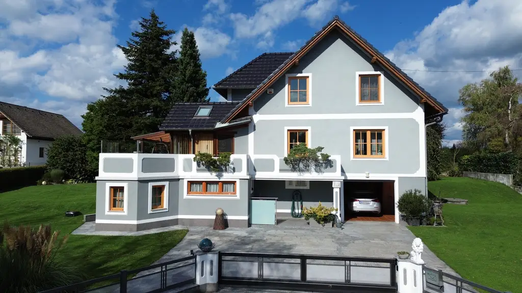 Wohnhaus mit Wintergarten, schönem Garten und Pool im Mostviertel